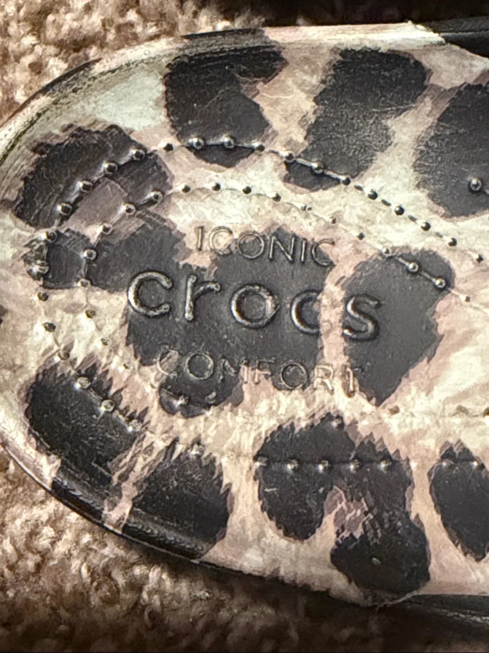 Crocs black & animal print flip-flops (W 7) - EUC! - Picture 3 of 9